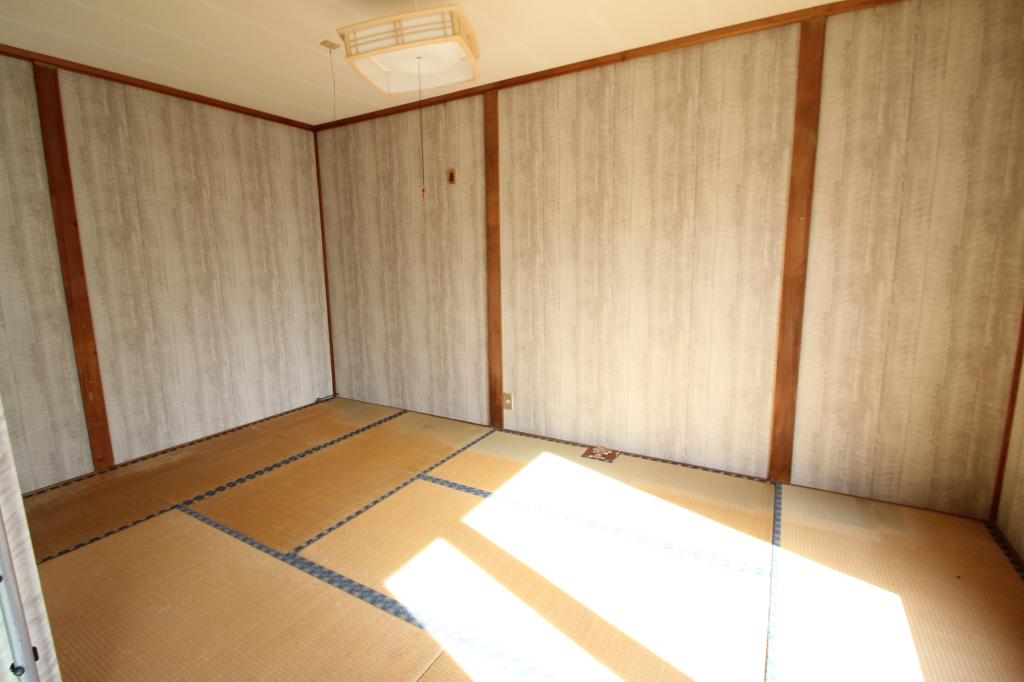 【写真追加】大通南３４丁目　中古戸建 内観