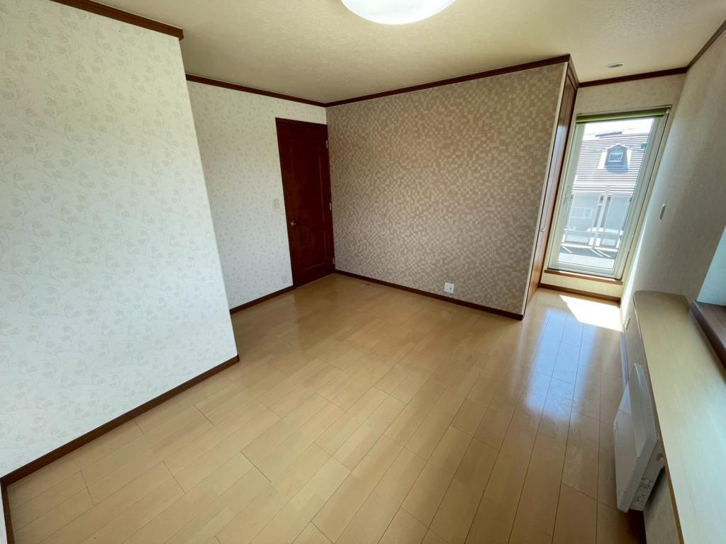 【価格改定】西２５条南３丁目　ソーラーパネル付中古住宅 内観