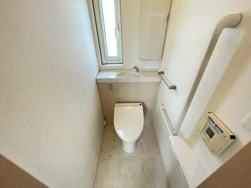 【価格改定】西２５条南３丁目　ソーラーパネル付中古住宅 内観