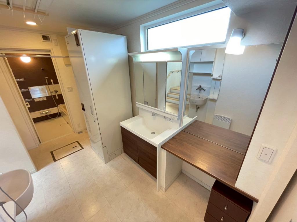 【価格改定】西２５条南３丁目　ソーラーパネル付中古住宅 内観