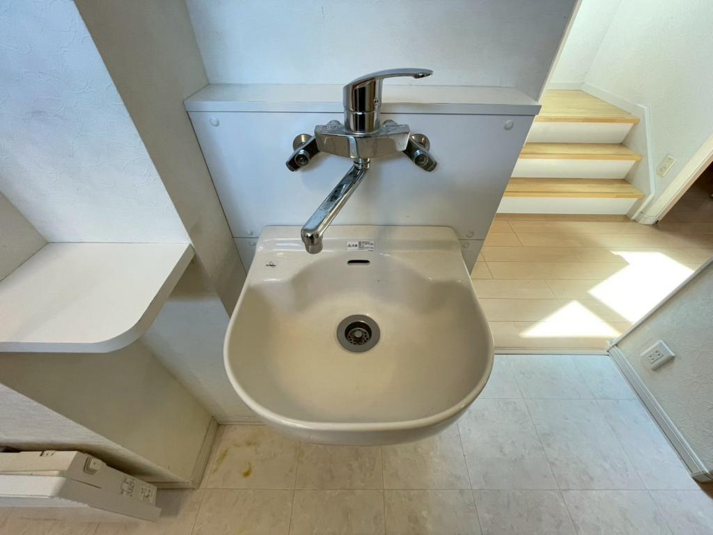 【価格改定】西２５条南３丁目　ソーラーパネル付中古住宅 内観