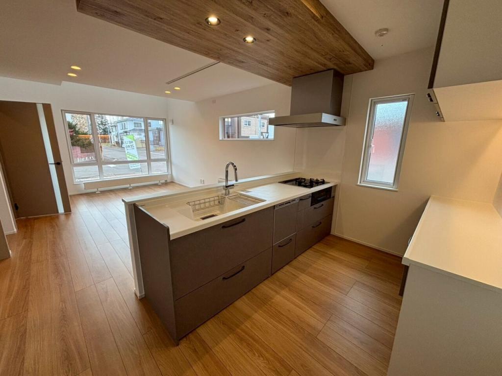 【写真追加】東７条南２３丁目　Ａ棟　新築戸建 内観