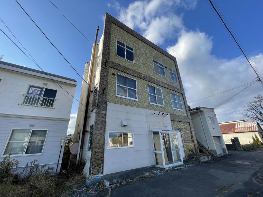 西１条南１９丁目　倉庫付住宅