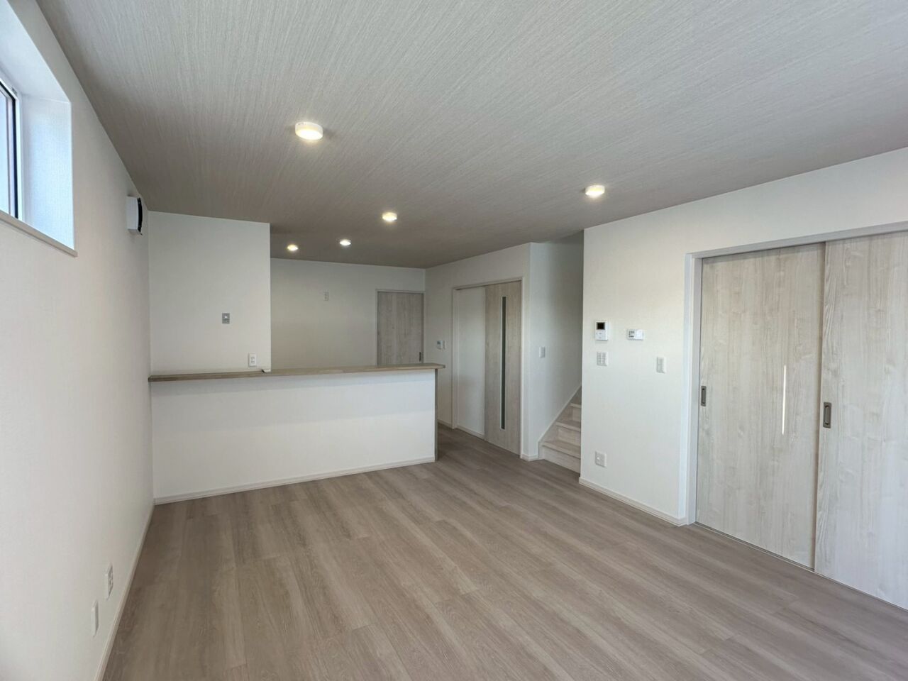 【写真追加】西２条南３７丁目　西棟　新築戸建 内観