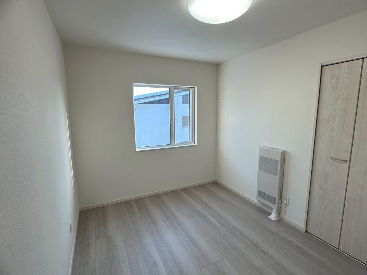 【写真追加】西２条南３７丁目　西棟　新築戸建 内観