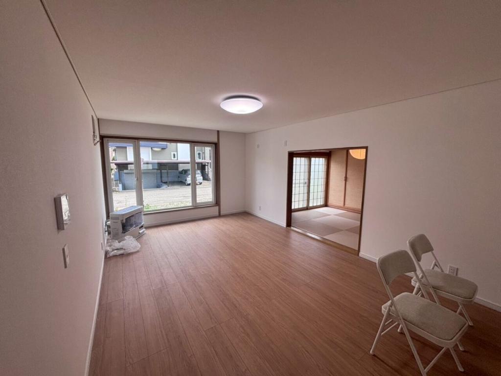 【写真追加】西１３条北５丁目　リフォーム住宅 内観