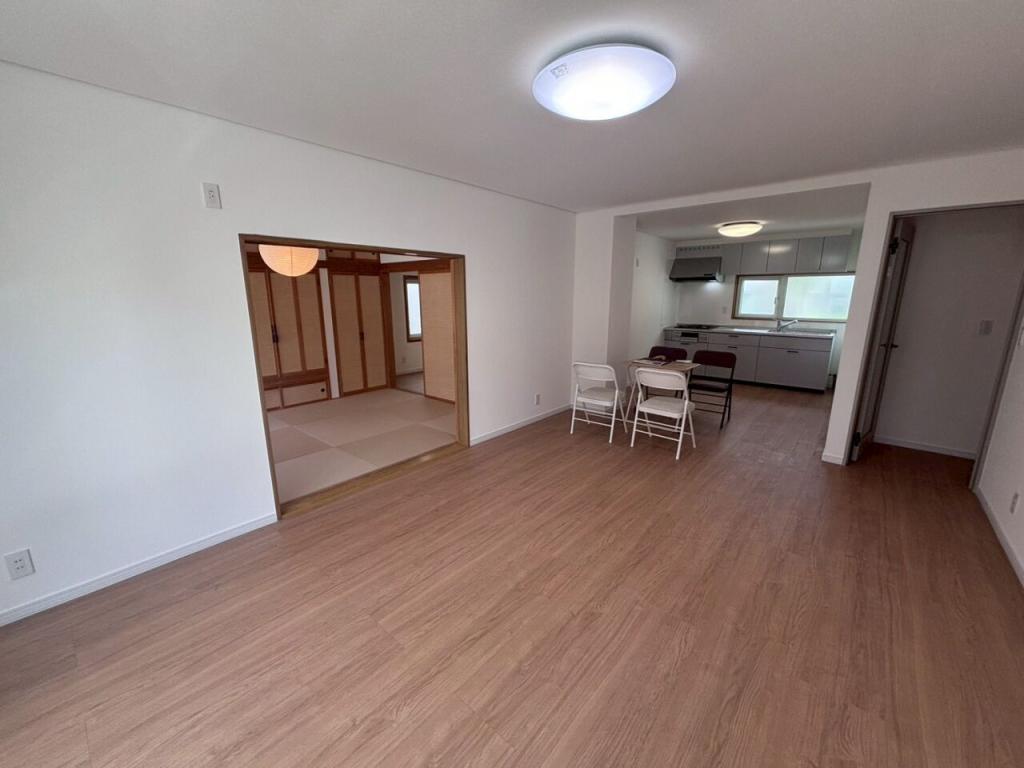 【写真追加】西１３条北５丁目　リフォーム住宅 内観