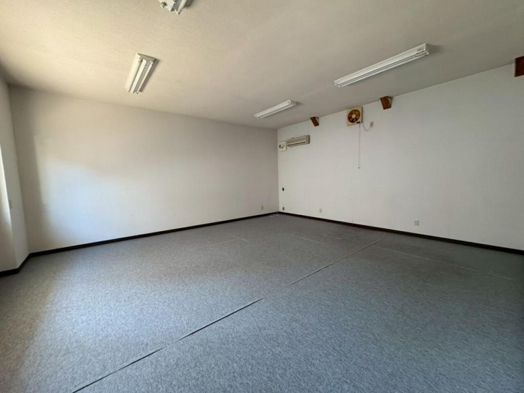 足寄町南１条３丁目　事業用店舗・事務所・倉庫 内観