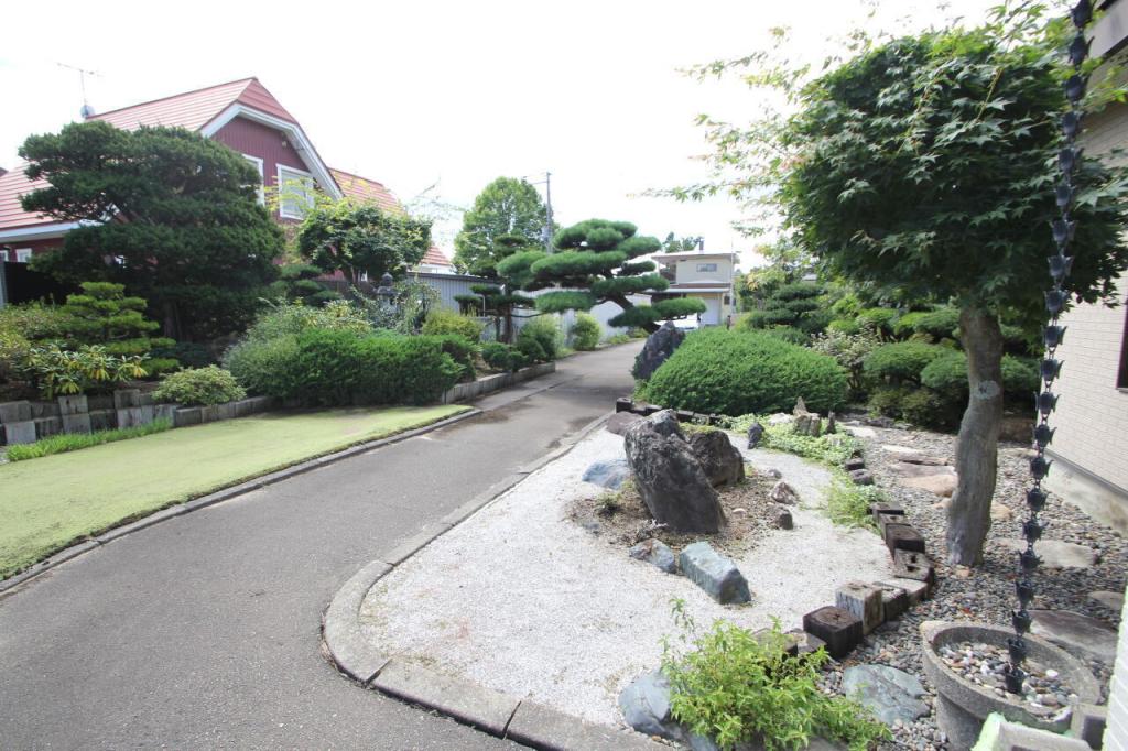 【住宅２棟付き】西２２条南１丁目　中古戸建 内観
